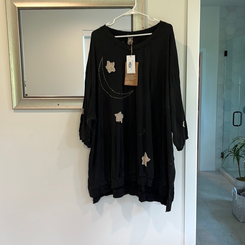 Magnolia Pearl Star And Moon Francis Top OS NWT